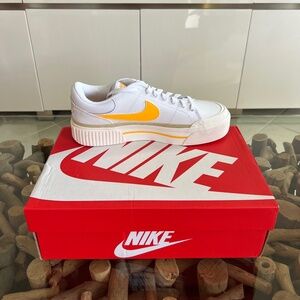 NIKE WMNS COURT LEGACY LIFT Sneakers